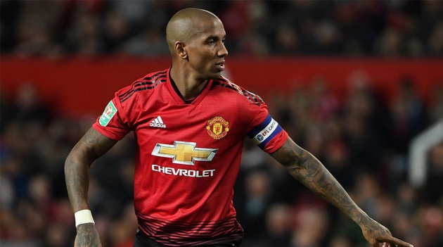 Rời Inter, Ashley Young quay trở lại Ngoại hạng Anh với đội bóng cũ