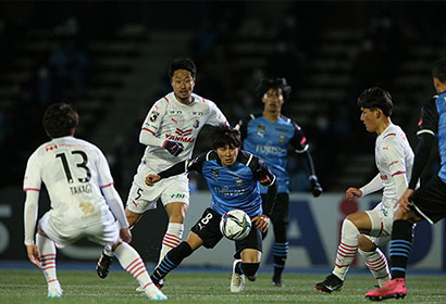 Đội của Đặng Văn Lâm thua ngược cay đắng ở J-League 1 Nhật Bản