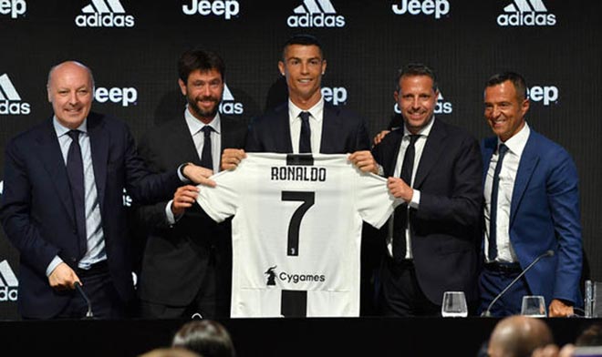 Andrea Agnelli: "Bán Ronaldo đi, cậu ta đang cản trở sự phát triển của Juventus"