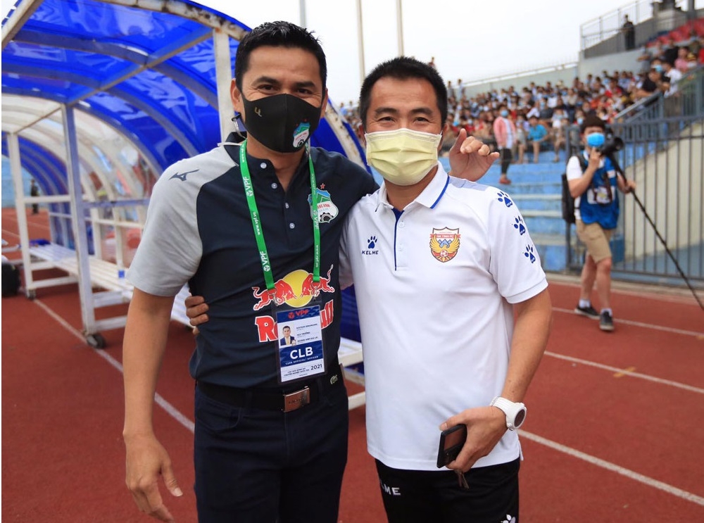 Tin bóng đá Việt ngày 30/3: HLV Kiatisak mời Chanathip sang HAGL, cựu HLV U23 Nhật Bản mất ghế ở V-L