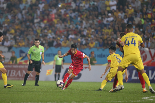 Kết quả Nam Định 1-0 SLNA: Sân Thiên Trường “bùng nổ” ở phút cuối