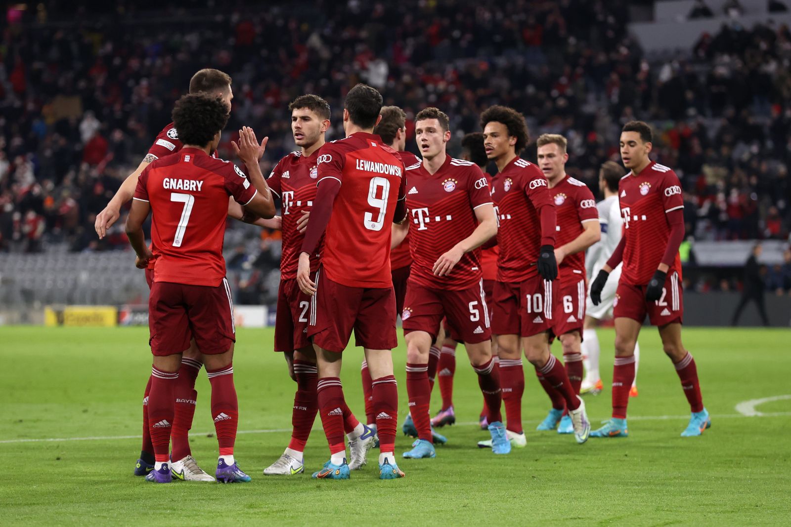 Bayern Munich có chiến thắng hủy diệt trước RB Salzburg
