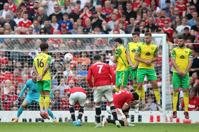 Cú sút phạt vào lưới Norwich đã giúp Ronaldo giành được danh hiệu này