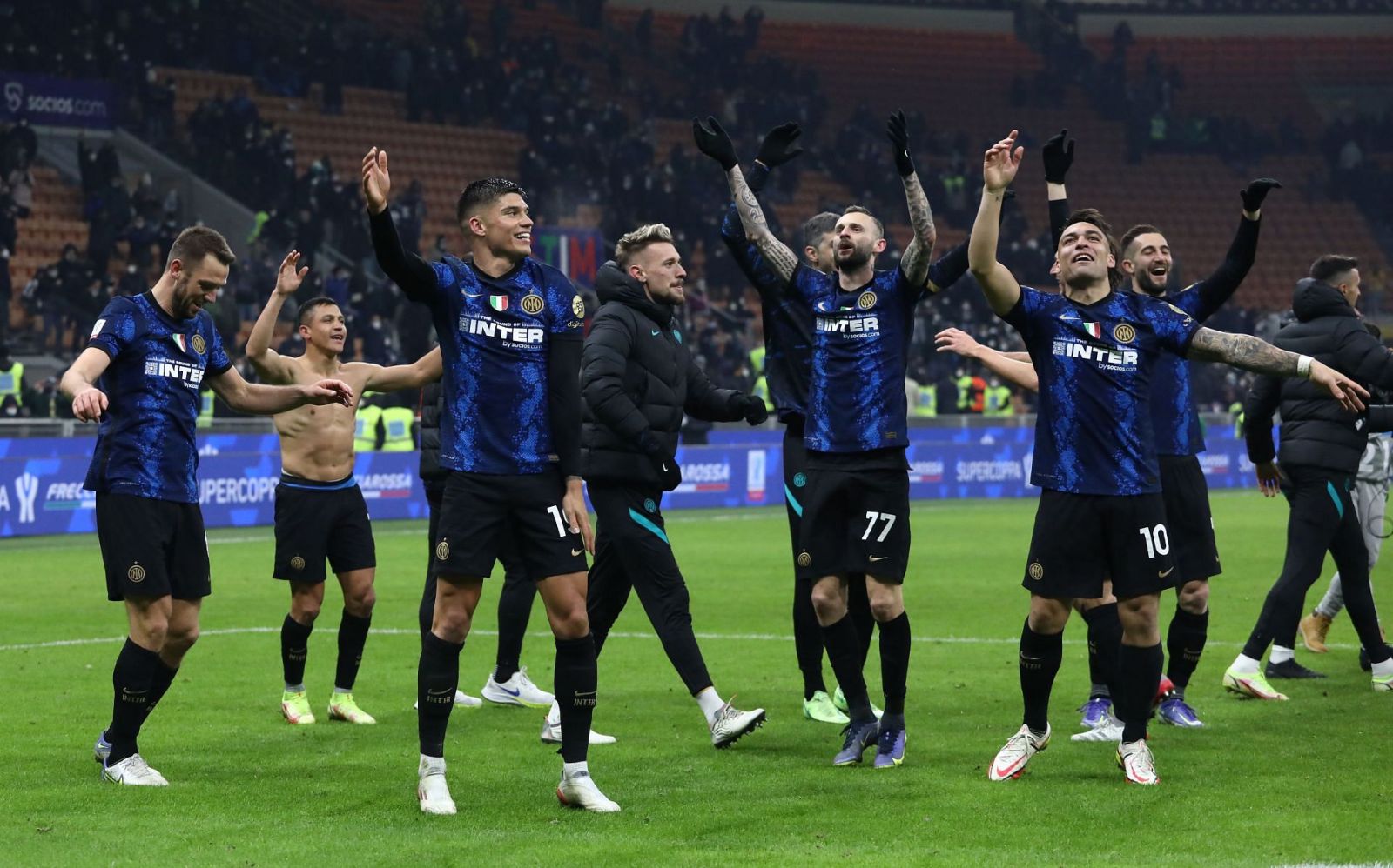 Inter Milan tràn trề cơ hội ăn ba vào cuối mùa
