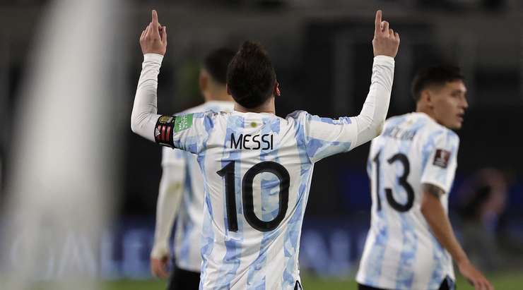 Argentina 3-0 Bolivia: Messi lập hattrick