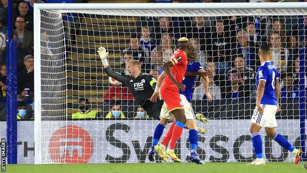 Kết quả bóng đá Europa League: Leicester 2-2 Napoli