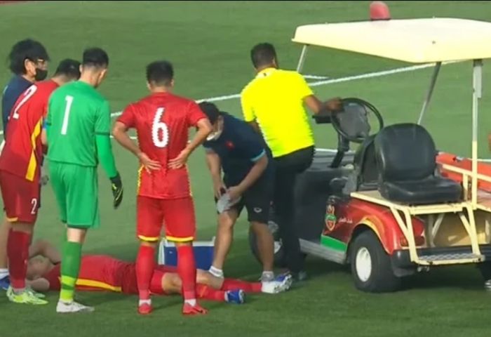 Liễu Quang Vinh U23 Việt Nam dính chấn thương nặng