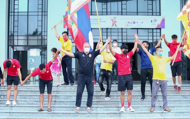 CĐV Nam Định ủng hộ U23 Lào 