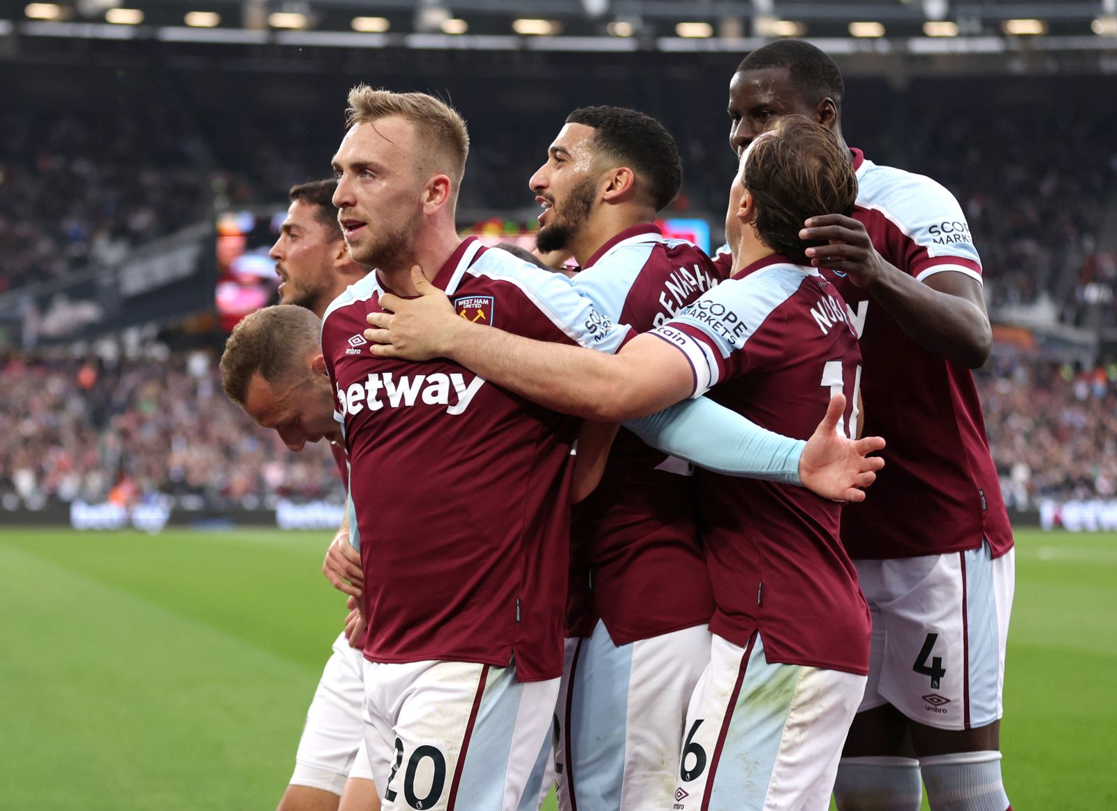 Soi kèo Norwich vs West Ham United 8/5