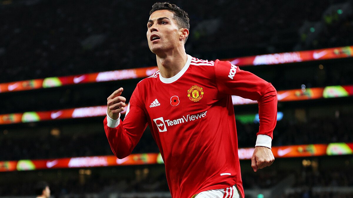Ronaldo gửi tối hậu thư cho Man United 