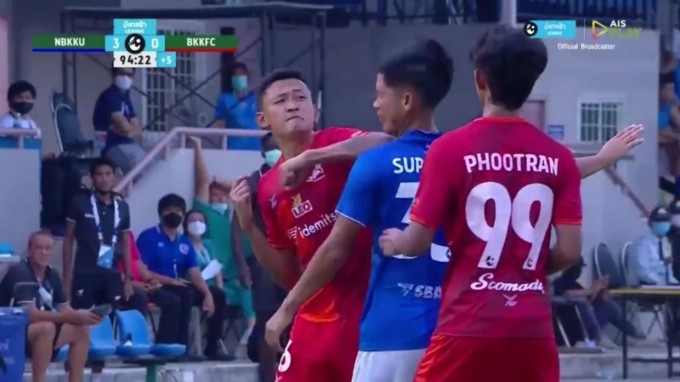 Cầu thủ Thái Lan đánh người khâu 24 mũi 