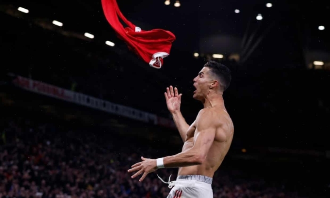 Ronaldo lập kỷ lục mới