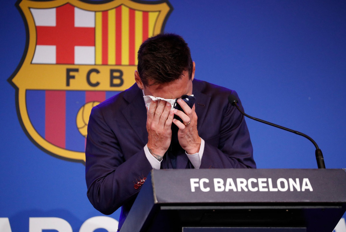 Messi khóc nức nở trong buổi họp báo