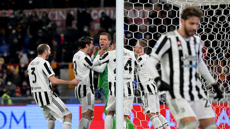 Thủ môn Juventus xuất sắc cản phá