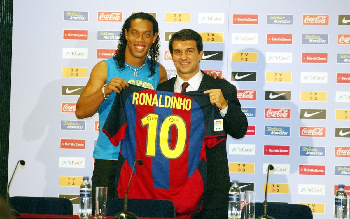 Barca mang về Ronaldinho từ PSG năm 2003