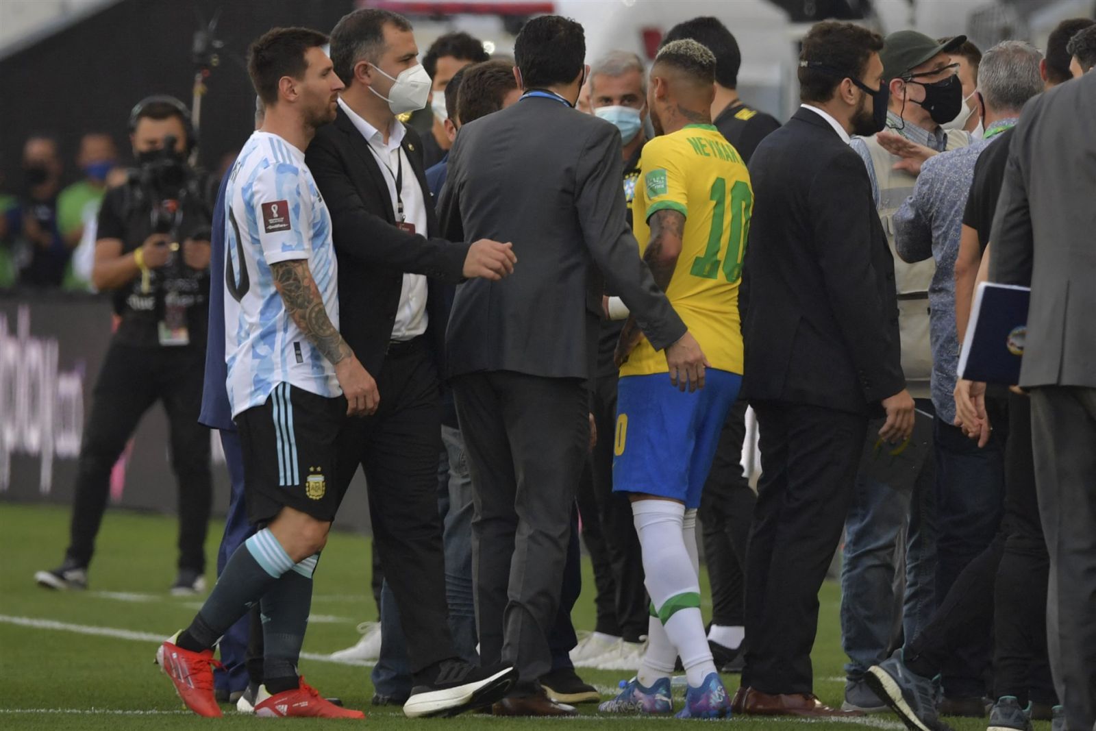 Chính Messi cũng đã bứt xúc vì trận đấu bị hoãn đột xuất