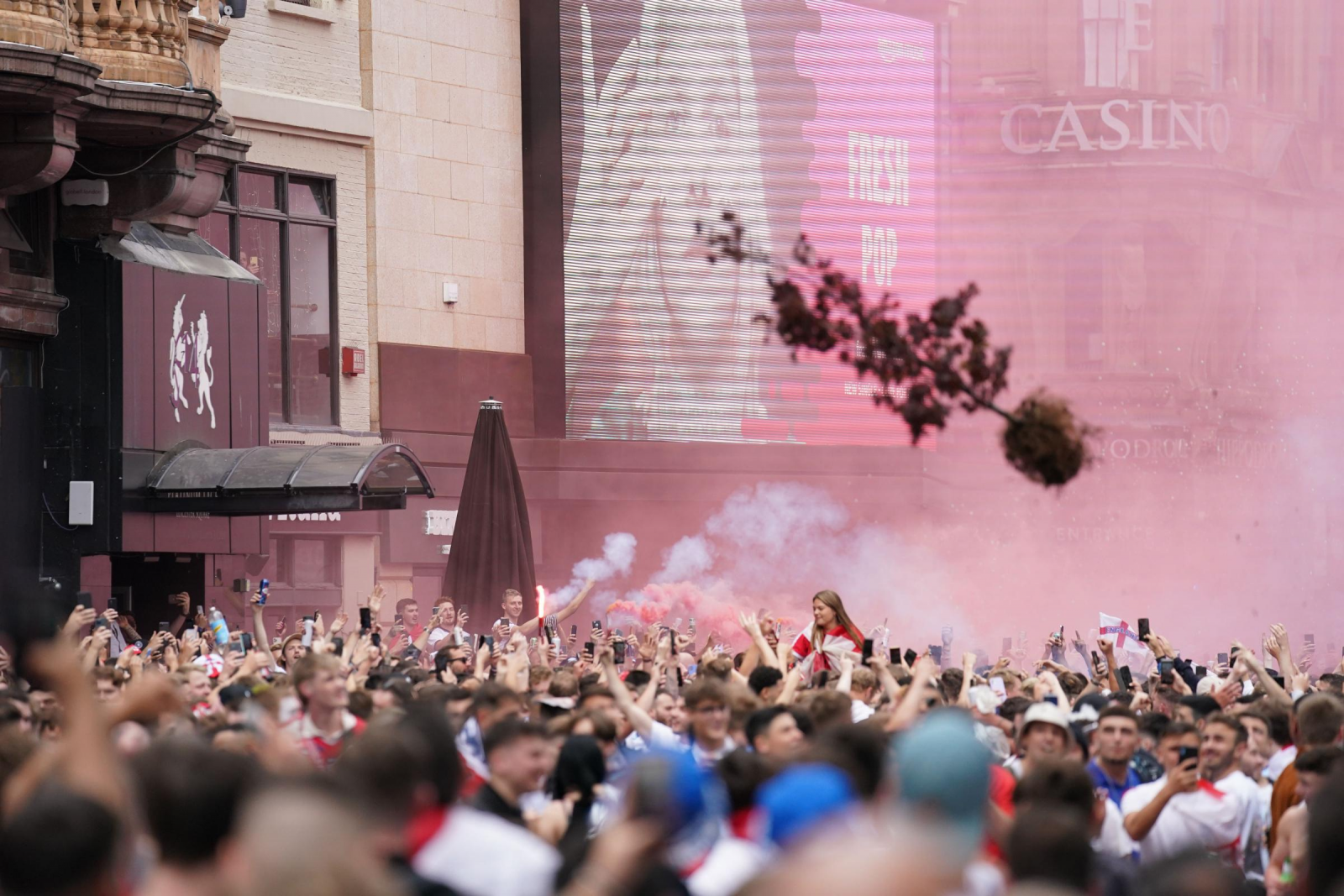Những hooligan quá khích tại Wembley có thể phá hỏng nỗ lực đăng cai World Cup 2030 của Anh 