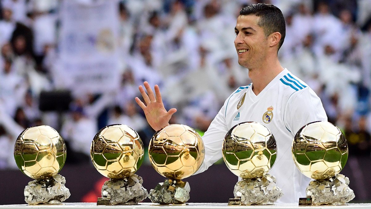 Ronaldo giành bóng vàng