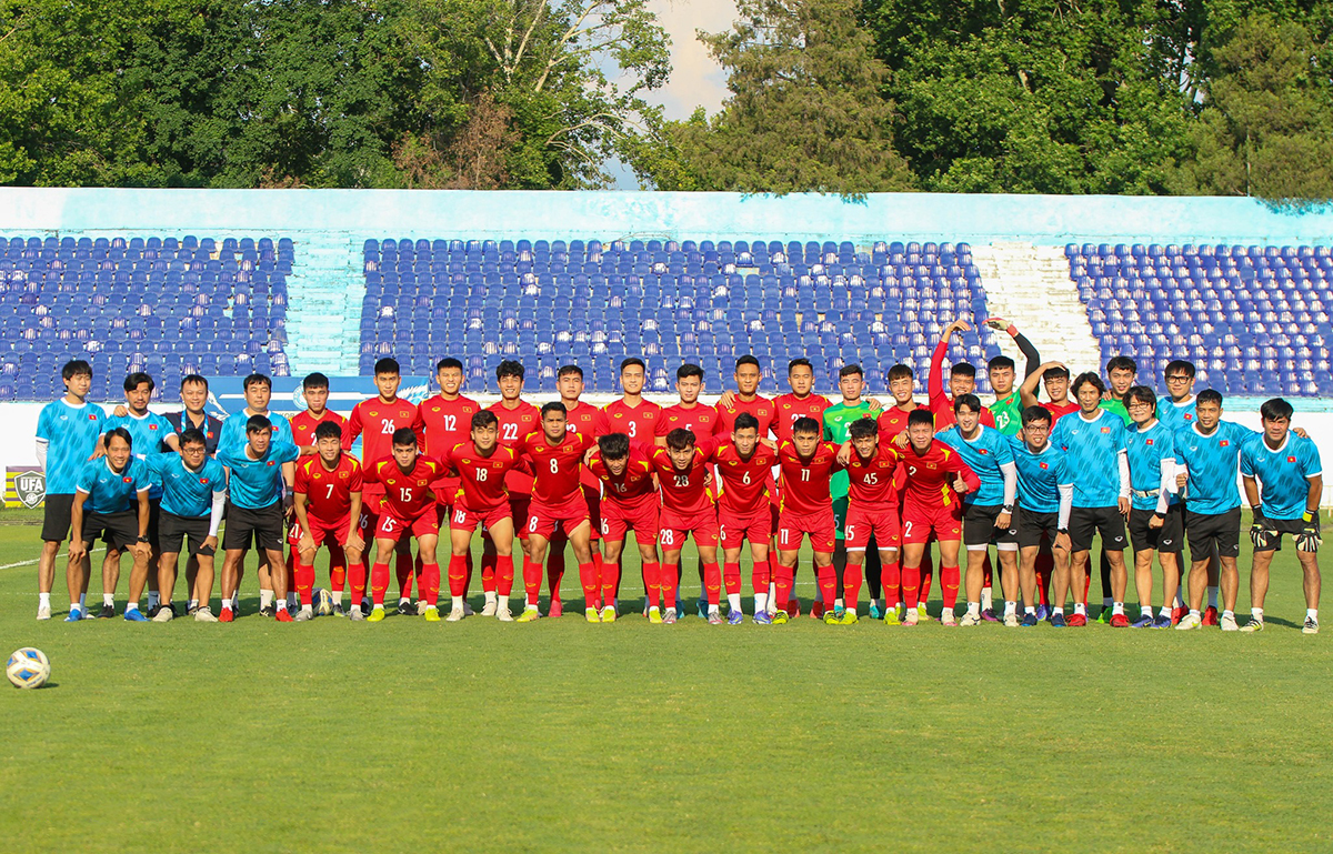 Đội tuyển U23 Việt Nam có buổi tập đầu tiên tại đất nước Trung Á