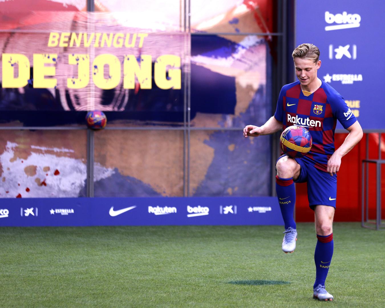 De Jong vẫn đang hạnh phúc tại CLB Barcelona 
