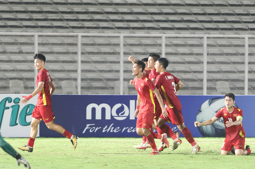 U19 Việt Nam tiến vào vòng trong với ngôi nhất bảng A