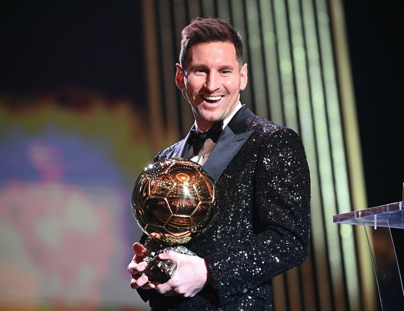 Messi năm nay đã trượt khỏi top 30 do tạp chí France Football bình chọn 
