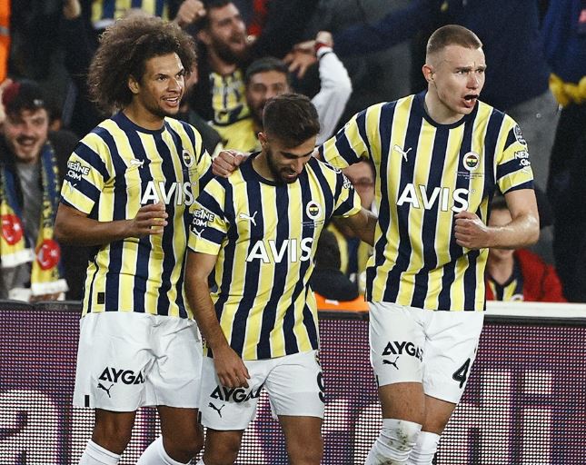 Soi kèo Fenerbahce vs Rennes