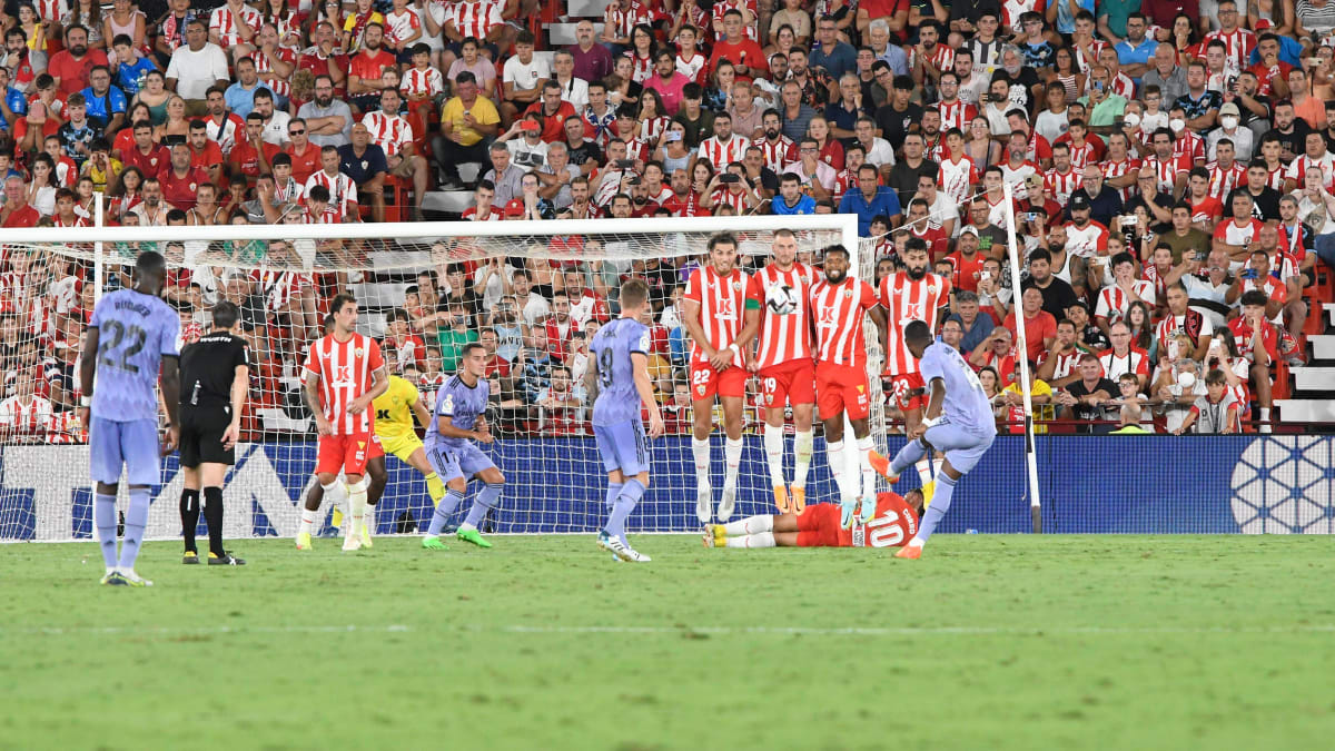 Soi kèo Almeria vs Sevilla