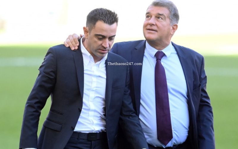 Chủ tịch Barca Joan Laporta và Xavi