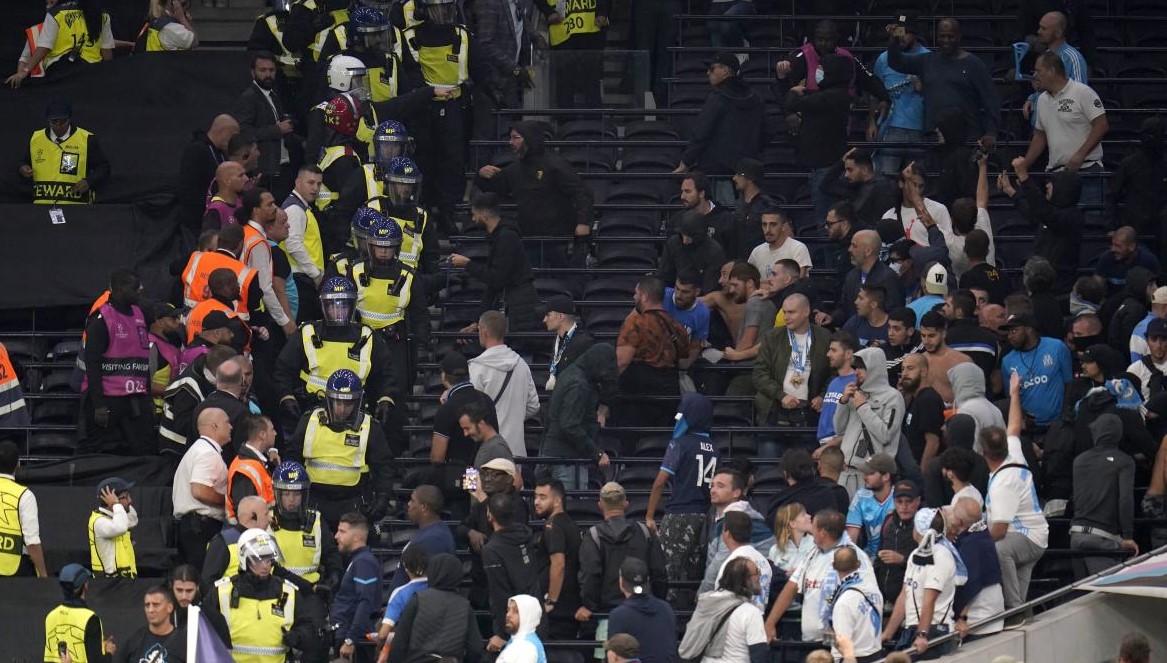 5 cổ động viên Marseille bị bắt trong trận đấu với Tottenham