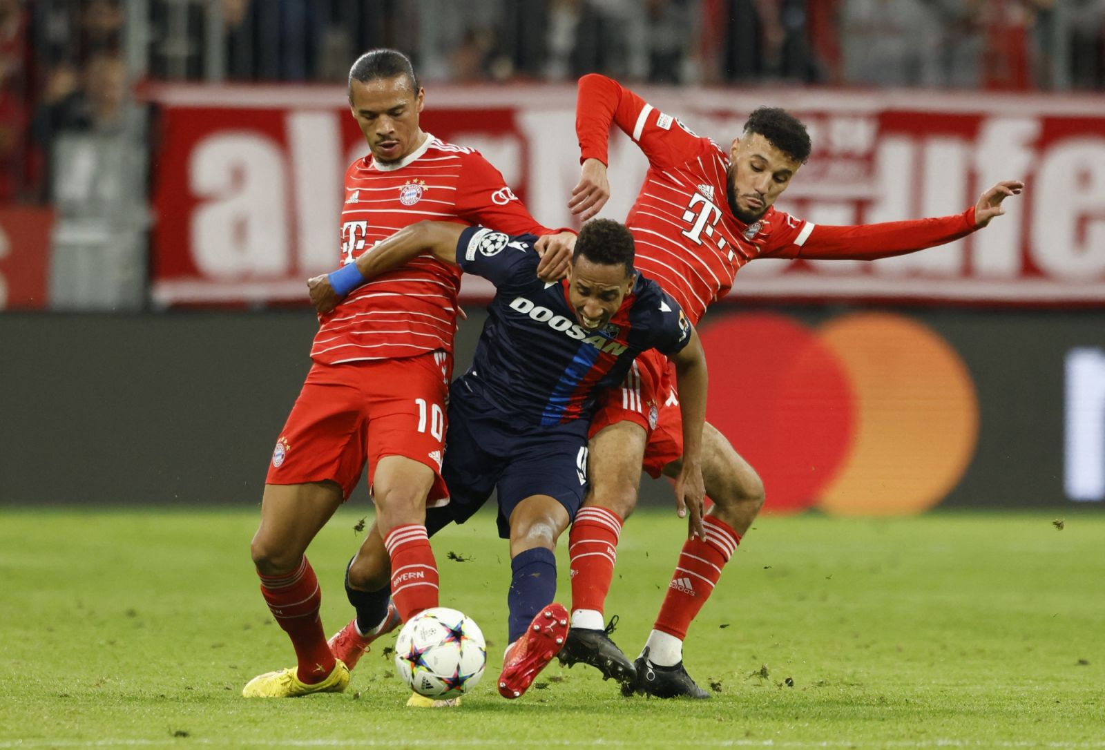 Soi kèo Plzen vs Bayern Munich