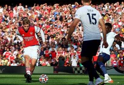 Hàng công thăng hoa, Arsenal vùi dập Tottenham không thương tiếc
