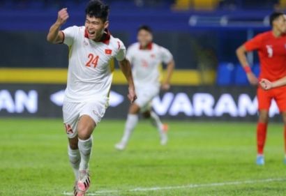 Thi đấu thăng hoa, U23 Việt Nam hủy diệt U23 Singapore