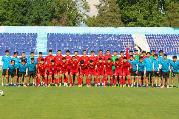 Đội tuyển U23 Việt Nam tỏ ra thoải mái trong buổi tập đầu tiên tại Uzbekistan