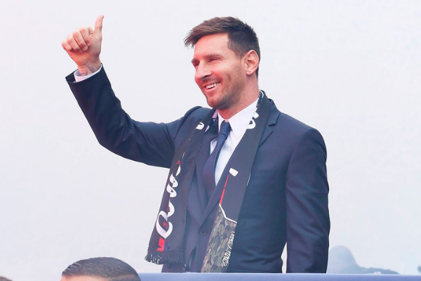 Ronaldo vừa xác lập kỷ lục mới, Messi cũng lập tức “lên tiếng”