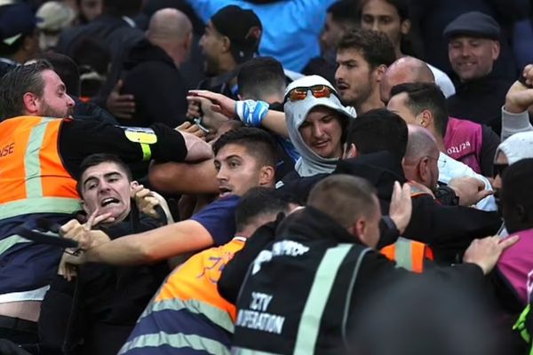 “Quậy” tưng bừng trên sân nhà của Tottenham, 5 CĐV Marseille bị bắt