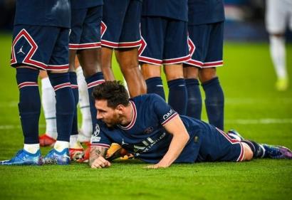 Messi nằm hàng rào - Can đảm hay nhục nhã?