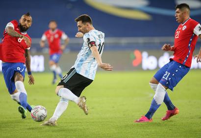 Argentina - Chile: Messi lại khiến cả thế giới trầm trồ, nhưng thế là chưa đủ!