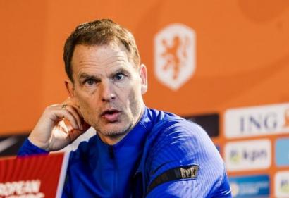 HLV đội tuyển Hà Lan xác nhận sẽ chỉ có 2 sự thay đổi người trong trận đấu với Macedonia