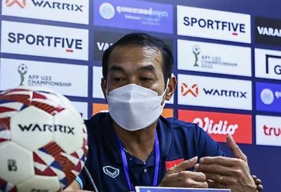U23 Việt Nam vượt khó đả bại Timor Leste, HLV Đinh Thế Nam vui sướng chúc mừng các học trò