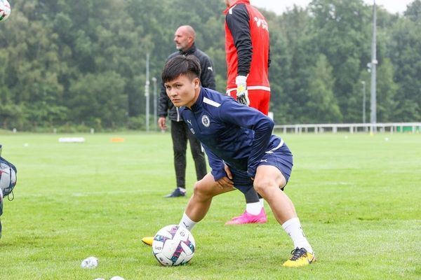 Thể hiện tuyệt vời, Quang Hải được đồng đội tại Pau FC “khen lấy khen để”