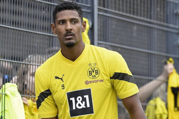 Sốc: Tân binh của Dortmund chưa đá nhưng bị chẩn đoán mắc ung thư tinh hoàn
