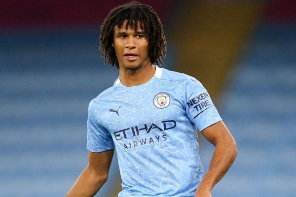 Chelsea “gặp khó” ở thương vụ Nathan Ake