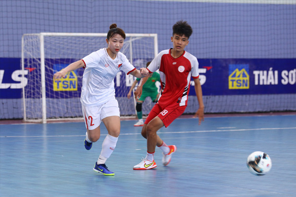 ĐT Futsal nữ Việt Nam đấu tập cùng đồng nghiệp nam, quyết tâm lấy Vàng SEA Games
