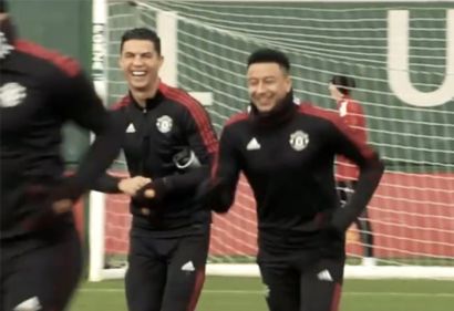 Lộ khoảnh khắc Lingard và Ronaldo thân mật, nụ cười CR7 nói lên tất cả