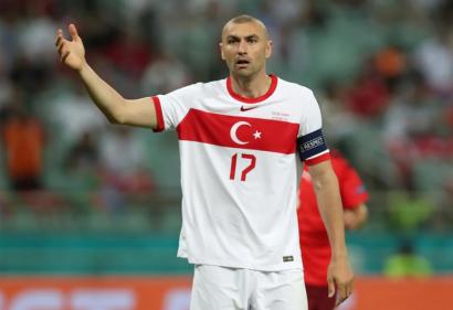 Tiền đạo Thổ Nhĩ Kỳ thừa nhận EURO là sân chơi quá tầm