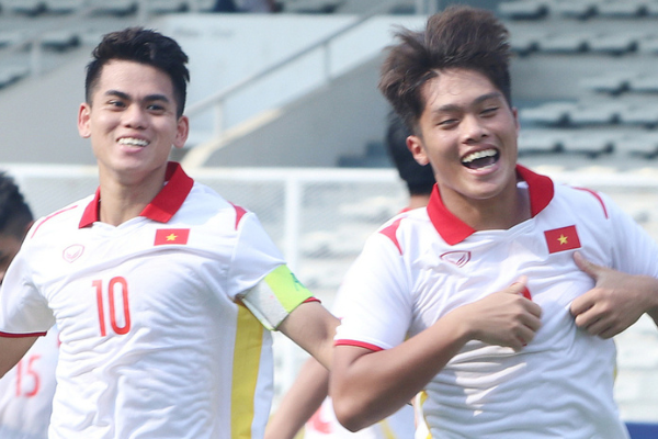 Quốc Việt ẵm trọn danh hiệu Vua phá lưới U19 Đông Nam Á