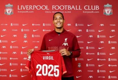 Hợp đồng mới và cam kết của Van Dijk với tương lai hàng thủ Liverpool