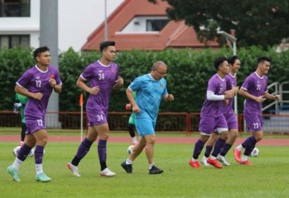 Thầy Park chốt danh sách 23 cầu thủ VN đấu với Lào, thẳng tay loại 4 sao trẻ Hà Nội FC