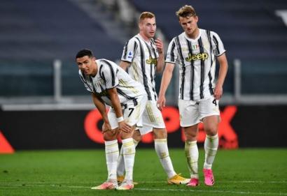 Juventus đối mặt án cấm tham gia Serie A mùa sau